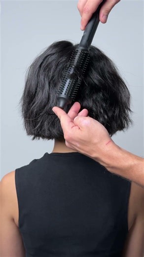 ghd rise on short hair = your fav tool for volume and bouncy curls 👱‍♀️🖤