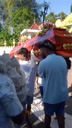 punchi ammala loku ammalage daruwo wela eka badawela kadagena awe nathi unata sahodara badhima kadulu dala wen karanna bha ape malli... api okkoma ekama rahanak wela ekata kala bila hadichcha daruwo oya labana kisi aathmeka mewan akal maranayak noveva raththaran malli.... niwan suwa malli🥺🥺🥺🥺🥺🥺