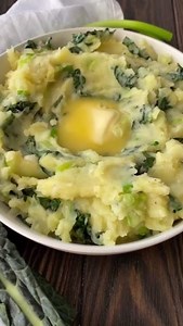 The always inspirational Yummy Vegan teaches us how to create the perfect plant-based St. Patrick’s Day. Colcannon is an Irish specialty that pairs mashed potatoes with hearty kale and green onions. Nobody is getting pinched with this bowl of colcannon sitting on the dinner table. #MeatlessMonday https://ow.ly/JHFP50QPgYV #MeatlessMeals #HealthyEating #VeganRecipes #Colcannon #StPatricksDay #PlantBased #YummyVegan | Meatless Monday