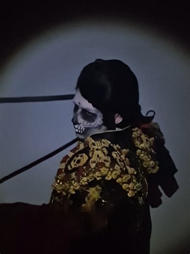 Cosplay con Arma Falsa: Diá de Muertos y Book of Life