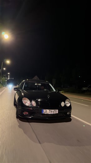 Understanding the Mercedes-Benz E500 V8 Performance