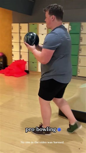 Funny bowling 😂#funny#usa #bowling