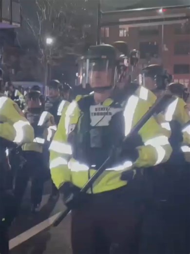 video_2026-01-09_23-23-15 UPDATE: Riot police have arrived. Riot Police are now storming through the streets of Minneapolis (https://t.me/police_frequency/165395). The scumbags have been ordered to leave immediately as it has been deemed an “unlawful assembly” @police_frequency