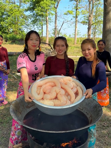 Cooking yummy deep fried intestines pork recipe