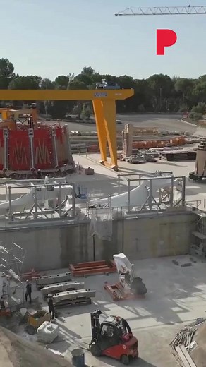 📍 La Sagrada Família ilumina las torres dedicadas a los evangelistas Marcos y Lucas | El Periódico