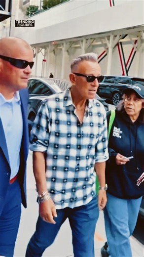 Decades pass, the swagger stays! Bruce Springsteen passing by! #brucespringsteen #legend #shorts