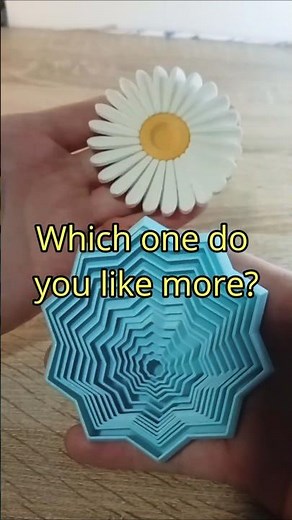 Which 3D Print Feels Better? (Blue Fidget vs Daisy Spinner) #shorts