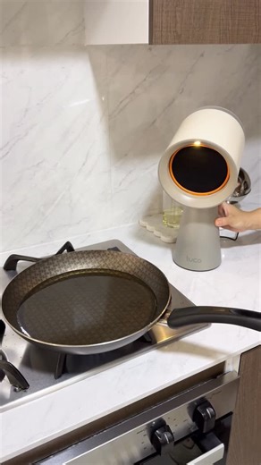 Laura Giraldo | Limpieza • Decoración • Lifestyle on Instagram: "7 TIPS PARA LOS MALOS OLORES EN LA COCINA👌🏻 Este extractor es perfecto, créanme que ya llevo casi un año usándolo y me encanta, porque cuando hago frituras mi cocina no queda oliendo a grasa ni a pescado ni a nada!! si quieres el link del extractor, escribe la palabra TUCO y te lo envio al dm🥰 Este extractor de aire portátil de @tucohome me encantó! . . . #kitchen #kitchenfinds #kitchengadgets #gadgets #viralgadget homefinds coc