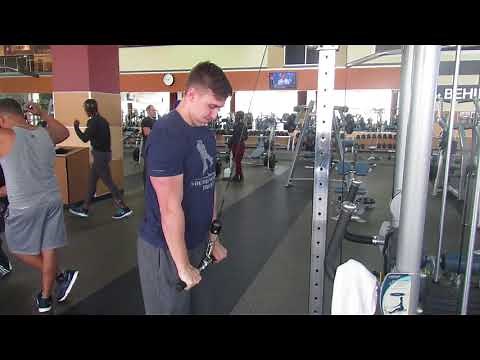 Straight Bar Tricep Pushdown