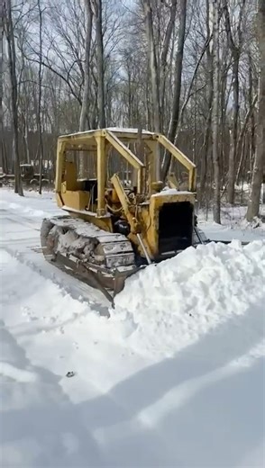 Let's Snowplow baby ! #Dieselcreek #caterpillar #snowplow #trucks #fullsend #merica #howdareyou #workshop #winter | Diesel Creek