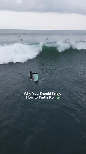 Who else still fights the whitewash instead of turtle rolling? 🙋‍♂️🌊 #turtleroll #surfing #tipsandtricks | Leo