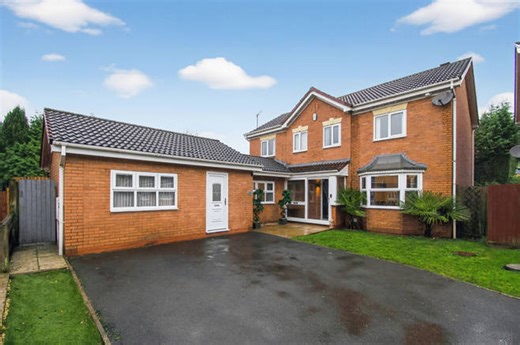 Five-bedroom detached home with annex for £600k in Walsall cul-de-sac