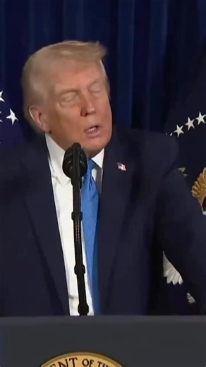 🔴 Trump cuestiona el liderazgo de María Corina Machado en una transición en Venezuela. Durante su comparecencia de este sábado, el presidente de Estados Unidos ha cuestionado la posibilidad de que la Premio Nobel de la Paz, María Corina Machado, asuma el liderazgo de Venezuela en un eventual proceso de transición política tras la salida forzada de Nicolás Maduro. En una de las últimas preguntas de su rueda de prensa desde Mar-a-Lago, Trump afirmó que “sería duro para ella ser líder”, aunque la