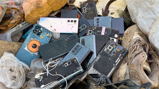 😱Good day 😍 found many Samsung Z Fold & LG Wing in bag