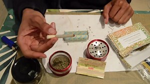 How to Roll the Perfect Joint with OCB Rolling Machine & Greengo Smoking Mix