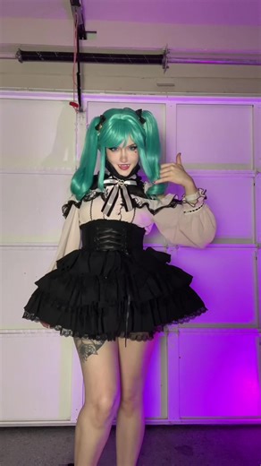 When I saw this @www.DevilInspired.com jirai kei fit I just knew I had to cosplay vampire miku 🙈 #miku #hatsunemiku #mikucosplay #jiraikei #vampiremiku