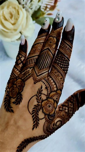 Intricate Beautiful Mehndi Henna Design 🤎 #henna #mehndi #mehendi #intricate #bridal #unique #easy #floral #love #trending #easyhenna #easymehndi #trendingreels #floralbridal #floralhenna #hennastain #hennafever | Henna Fever