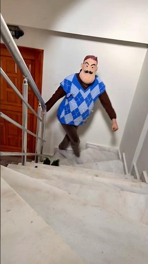 Bad Hello Neighbor is chasing a little kid 😱♥️👻#shorts