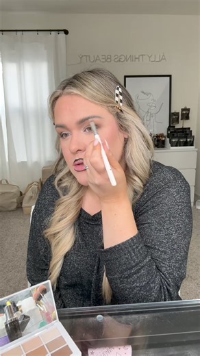 Ally Things Beauty | Eyeshadow tutorial with the neutrals pallet #makeup #beauty #eyeshadow #tutorial | Ally Things Beauty