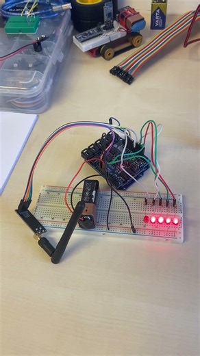Arduino 2.4gHz traffic scanner with led output #arduino #scanner #nrf24l01