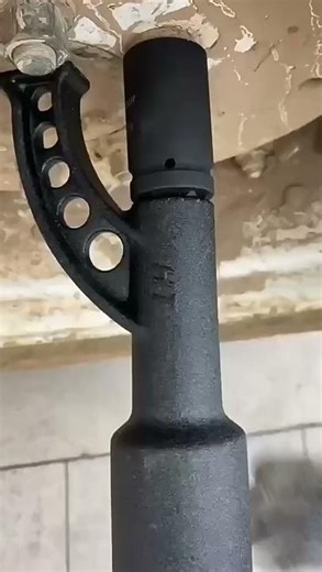 How a Torque Multiplier Works | Remove Rusted Nuts Without Air Tools (1:58)