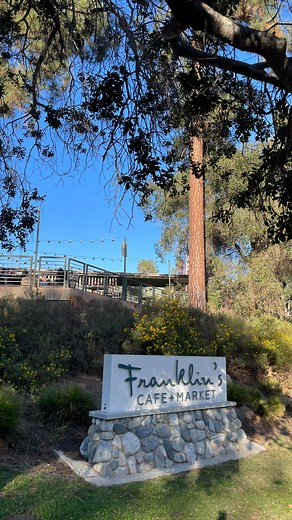 Come stop by Franklin’s Café and Market, located within Griffith Park and right next to the Roosevelt Golf Course. Choose from our ever-changing entrées and sides—sandwiches, breakfast burritos, or delicious organic smash burgers! Franklin’s is stocked with dry goods, beer, wine, and readymade meals, creating that relaxing California dining experience whenever and wherever you want it. Hours 👉 7:00 AM - 5:00 PM (Kitchen Closes at 4PM) Address 👉 2650 N Vermont Ave Los Angeles, CA 90027, Griffit