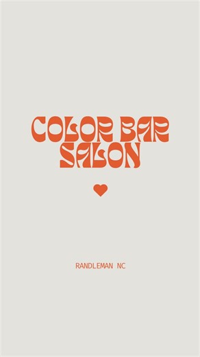 Foilyage Action ✨ One of our favorite foiling techniques!!! Color by: Angel, Foilyage is a blend of balayage and traditional foils. The stylist teases the hair to create a softer grow out and paints color on like a balayage but then wraps sections in foils to intensify lift and brightness. Doing so keeps our work clean while creating a precise lift. It’s perfect for achieving a sun-kissed look with more contrast or lighter results. | Color Bar Salon