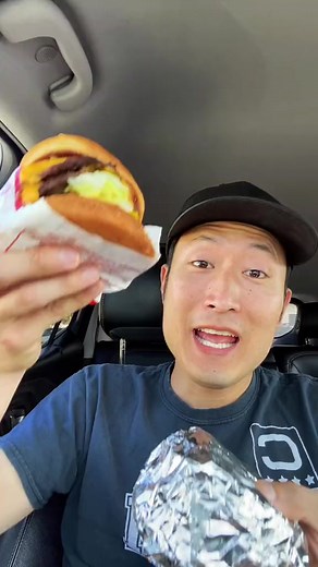 In-N-Out vs five guys burger review swap #innout #innoutburger #fiveguys #fiveguysburgersandfries #fiveguysburgers #foodreview #burger #burgerreview #fyp | Shophocho