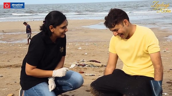 586K views · 28K reactions | मैं अकेला ही चला था जानिब-ए-मंज़िल मगर लोग साथ आते गए और कारवाँ बनता गया Meet Champion of the Earth Afroz Shah Full episode: https://youtu.be/fTnwQfsjxTQ | Zindagi With Richa | Facebook