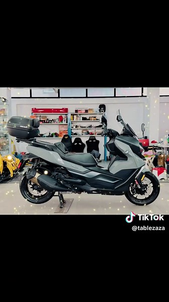 BMW C400GT Abs ปี20 สีเทาสีเดิมทั้งคัน 2xxxxกิโล รถสวย มีแต่ง -ชุดสปริงโช็คหน้า FORK UPGRADE KIT -โช๊คหลัง YSS รุ่น TOP-LINE -อัพเดทไดนามิคจอ -ชุดแร๊คท้ายรถ -กล่องท้ายShad SH44 -บาร์จับอุปกรณ์ -ชุดจอ CHIGEE AIO-5 Lite กล้องหน้าหลัง 1080P 30FPS รุ่นท้อป -ชุดวัดลมยาง CHIGEE -ยางพีราลี่หน้าหลัง -ตีนเป็ดขาตั้งข้าง -ตัวแขวนของรูกุณแจ -เคสรีโมทอลูมิเนียม -ดอกกุณแจสำรองครบ -คู่มือบุ้คเซอร์วิสครบ -เครื่องมือติดรถครบ -รถเข้าศูนย์เซอร์วิสมาตลอดมีบิลครบ ใครหาตัว400 ขี่ในเมืองคล่องตัว ออกทริปก็ยังสบาย ประหย