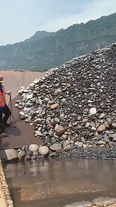 Barge unloading | USA Machines Channel