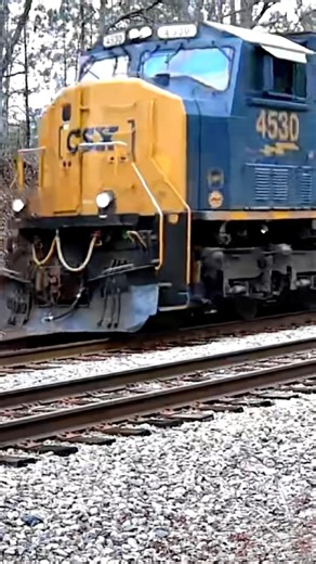 CSX SD70Mac leads intermodal train
