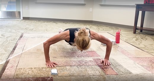Grandma of 12 DonnaJean Wilde breaks Guinness World Record for pushups
