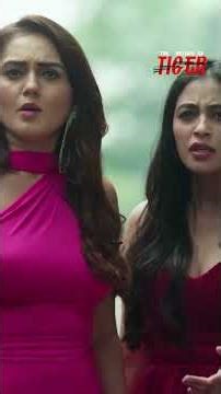 সে একজন পুলিশ অফিসারের ওপর হাত তুলছে 😱