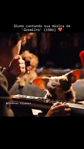 2.9K reactions · 303 shares | Gizmo cantando sua música ❤️笠 Gizmo, que foi dublado por Howie Mandel durante a maior parte do filme, foi dublado por uma garota de 15 anos chamada ilene keys para esta cena icônica!  Gremlins 12 1984 ‧ Terror/Comédia ‧ 1h 46m Siga a página @conexao.filmess  #fyp #explorepage #conexaofilmess #gremlins | Conexão Filmess | Facebook