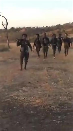 የአፋብኃ ሰሜን አማራ ቀጠና በላይ ዘለቀ ዕዝ ልማደኛው ጨርሶ ደምሳሹ በርህኛው የቦርደሩ ዘብ ደጃዝማች 4ኛ ኮር ከዘመቻ ማጥራት እና ማብቃት ጎን ለጎን ጠላትን የማጥቃት እና ጨ*ርሶ የመ*ደ*ምሰስ ውጊያ እያካሄደ ጀብድ አእየሰራ ጠላ*ትን እየደ*መ*ሰሰ የተረፈውን ከለተያዩ ቀጠናዎች ጠራርጎ እያስወጣ ወደውስን ምሽጎቹ እየሰበሰበው ይገኛል። ድል ለአማራ ፋኖ | Anid Amhara