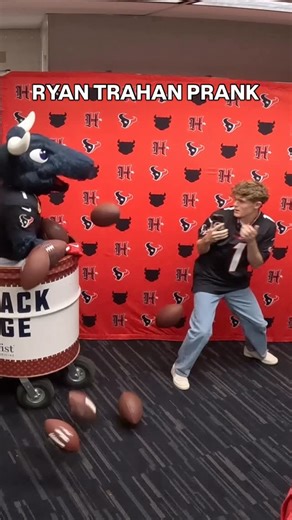 TORO 🐃 on Instagram: "GOT EM @ryantrahan 😂 #houston #texans #ryantrahan #prank #funny"