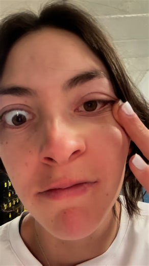 Laura Valencia on Instagram: "Rutina completa de femoral y glúteo con 0% de ganas, pero con 1200% de disciplina ✌🏼Háganla y me cuentan si la sienten bofff 😮‍💨 12 repeticiones de cada ejercicio bien pesado, que vean a San Pedro en las últimas 30 repeticiones de abs"