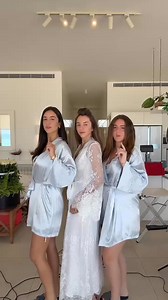 العروس و أخواتها 😍😍😍 ________ #syrianevents @syrianevents ▪︎ ▪︎ _________ #bride2025 #bridemood #beauty #amazing #dress #nice | Syrian event