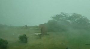 140K views · 1.4K reactions | A very Dangerous Derecho with an excessive of 90+ wind gusts (100+ in some areas) is currently pushing its way east of the Des Moines, Iowa! A lot of damage reports are coming in! Become a special supporter and join our exclusive Facebook Supporters community! https://www.facebook.com/becomesupporter/LiveStormChaser Stay Safe Everyone and Always Remember To Take Proper Shelter! | Live Storm Chasers | Facebook