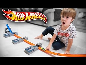 HOT WHEELS: 3 SPEED BOOSTERS CAR RACE!! Track Builder System Toy Cars Race for Kids