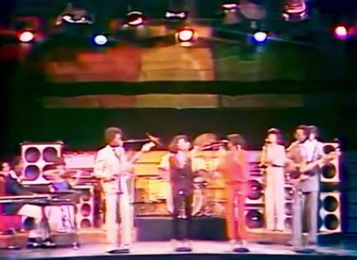 28K views · 1.1K reactions | La basse, l’instrument phare de la Funk   Chic "Everybody dance" | Paris a le Groove | Facebook