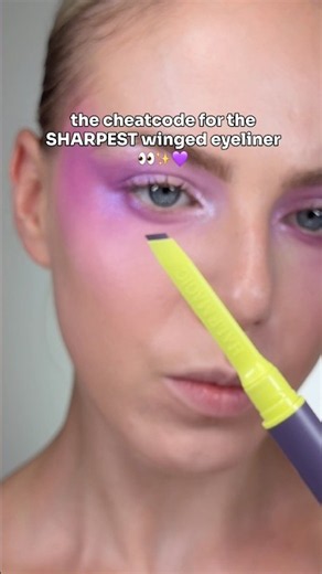 THE EASIEST EYELINER EVER!!👀🤯 #eyeliner #makeup #liner #makeuphack