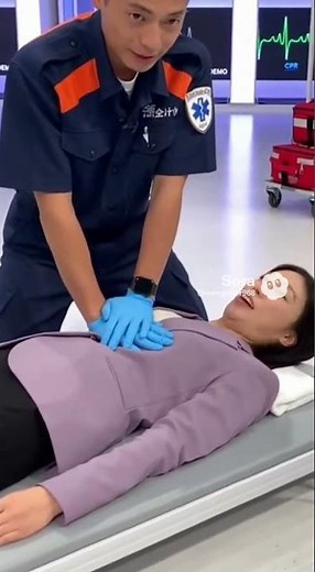 女子アナウンサーの心臓マッサージ体験! 次はAEDも体験してみて! CPR woman girl