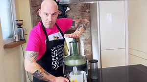 Chefkoch Vincent Kochshow #352 Nice to cook you... Beat by Adam Griffith Kochbuch available on www.chefkochvincent.com Pics on Instagram Subscribe on YouTube Peace | Chefkoch Vincent Kochshow