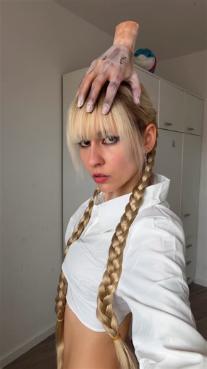 Anna Ullmann | need a hand? | Instagram