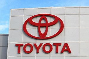 The 2015 Toyota Sienna Triumphs as KBB's Best Used Family Car Under $20,000