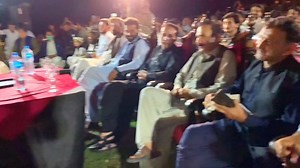 Khain Say Arif Tosath Faisala Thraik... Lyrics Arife Hussain Arif Vocals Dawoodi Utube Link...👇 https://youtube.com/channel/UCH1PIl1na5hheaA87h5zYUQ Vedio Huzaifa Wani #music #photography #musician #music #Admin #poetry #singer | Iftikhar Uddin