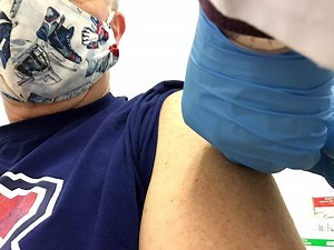 COVID-19: How do you secure a second dose of AstraZeneca from a B.C. pharmacy? Follow these steps