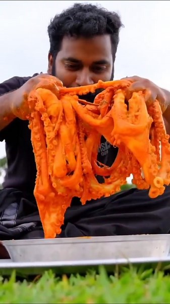Octopus cooking | നീരാളിയെ പൊരിച്ചു | M4 Tech |